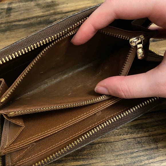 Louis Vuitton Zippy Wallet - Picture 7 of 8